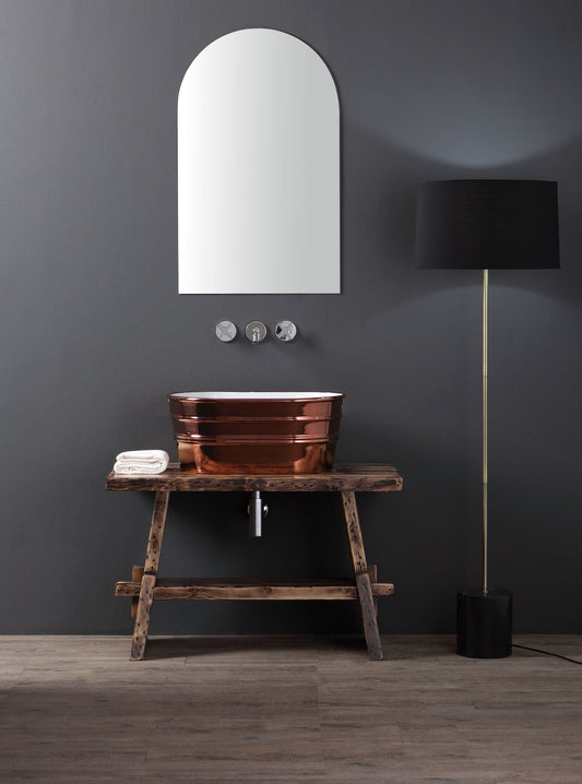 Bodentisch aus Holz mit Gestell