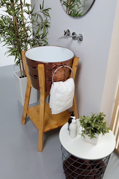 Kupferbeckenzusammensetzung auf natürlicher Tannenholzstruktur