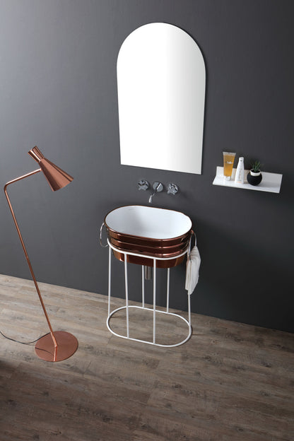 HOHE, STEHENDE METALLWANNENKONSTRUKTION