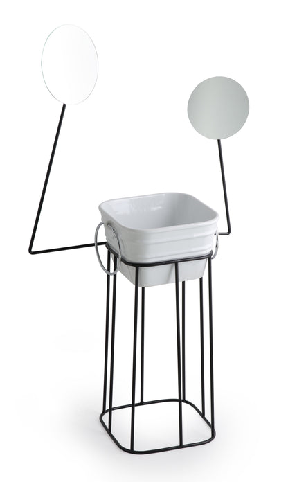 Metallkonstruktion mit Mannequin-Spiegeln