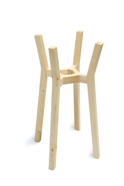 HOHE GEHÄUSEKONSTRUKTION AUS BACILE-HOLZ