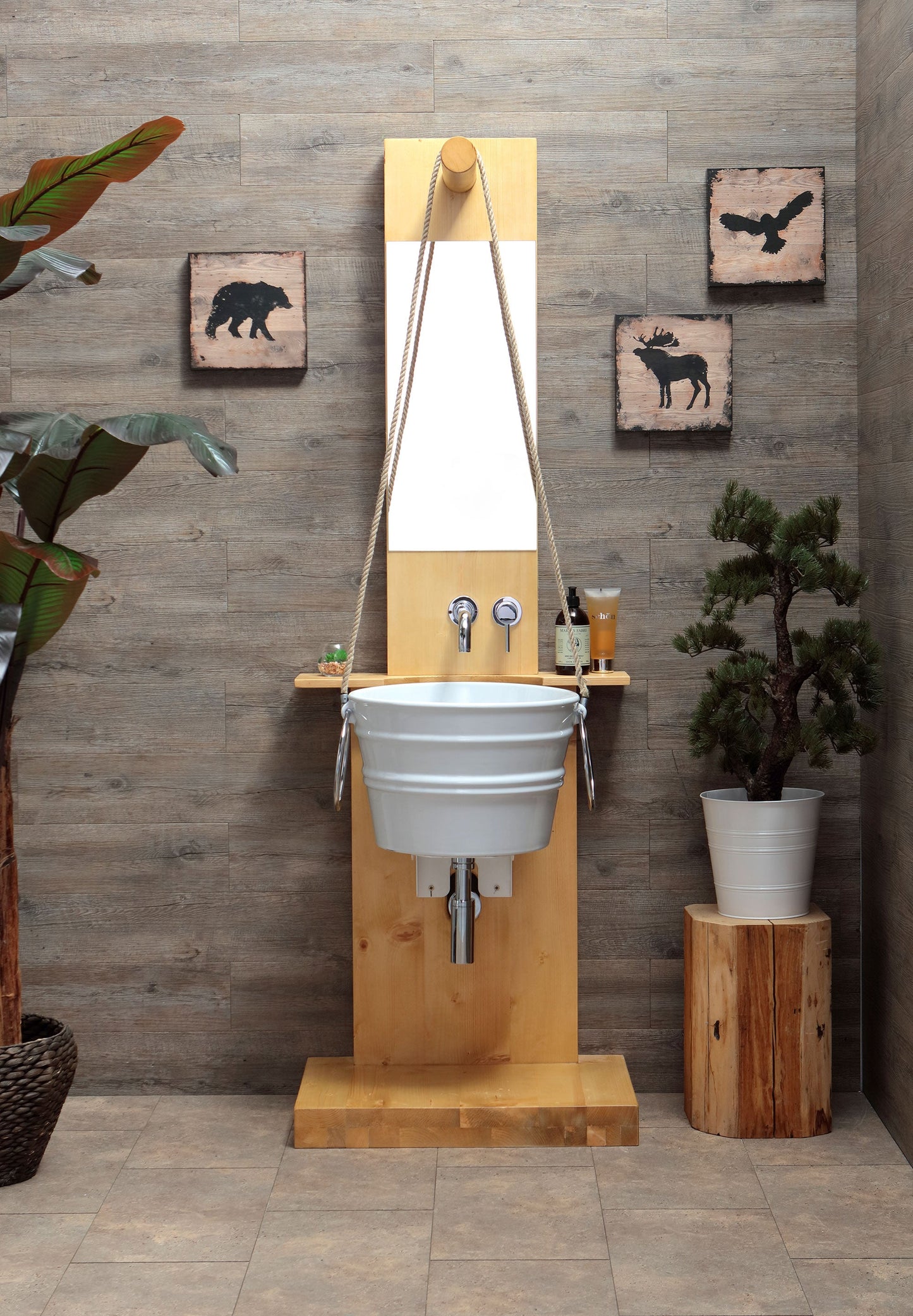 HOLZBODENKONSTRUKTION MIT SPIEGELSCHACHT BACILE