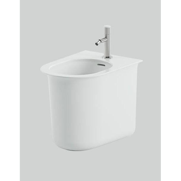 Elegantes, wandbündiges Standbidet