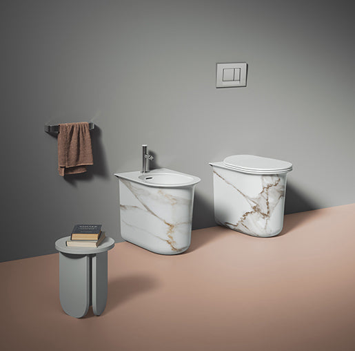 Elegantes, wandbündiges Standbidet