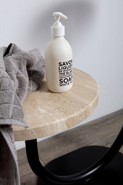 Hocker mit Metallgestell und Marmorplatte