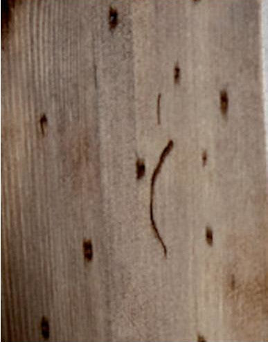 HÄNGENDE HOLZRAHMENSCHRANK