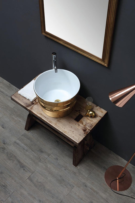 Bodentisch aus Holz mit Gestell