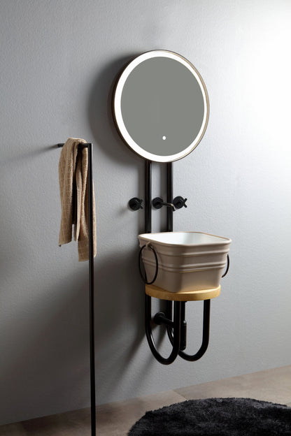 Metallrahmen mit Spiegel und Marmorablage