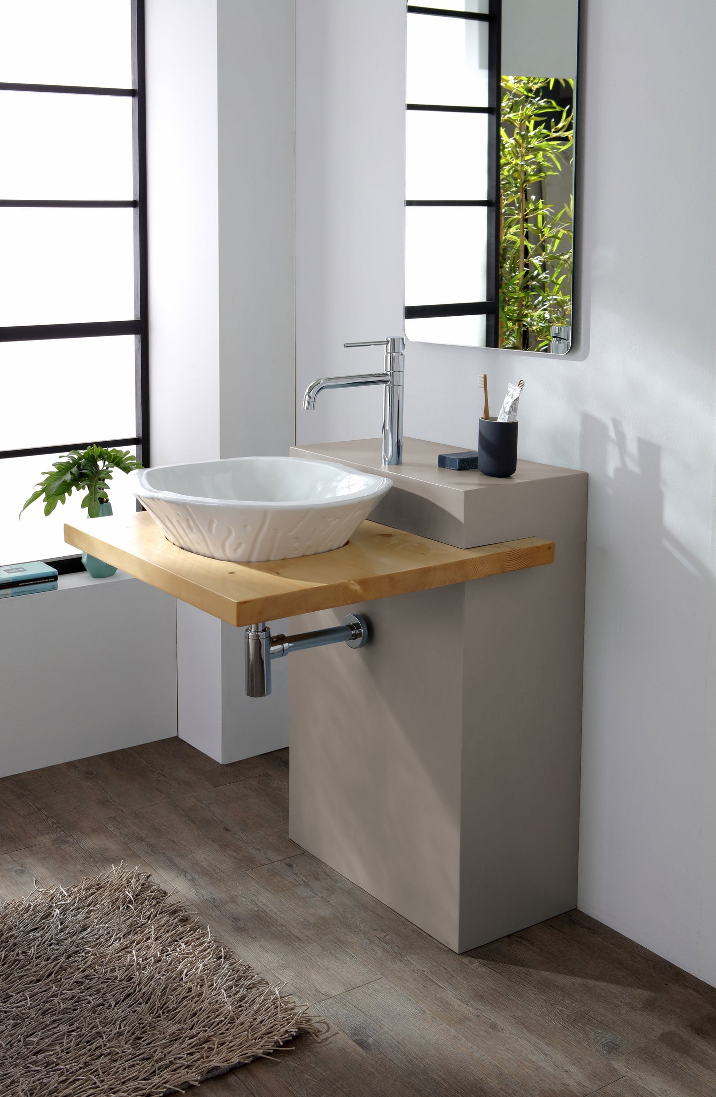 HOLZSCHRANK MIT TRIPPBAREM ABLAGE