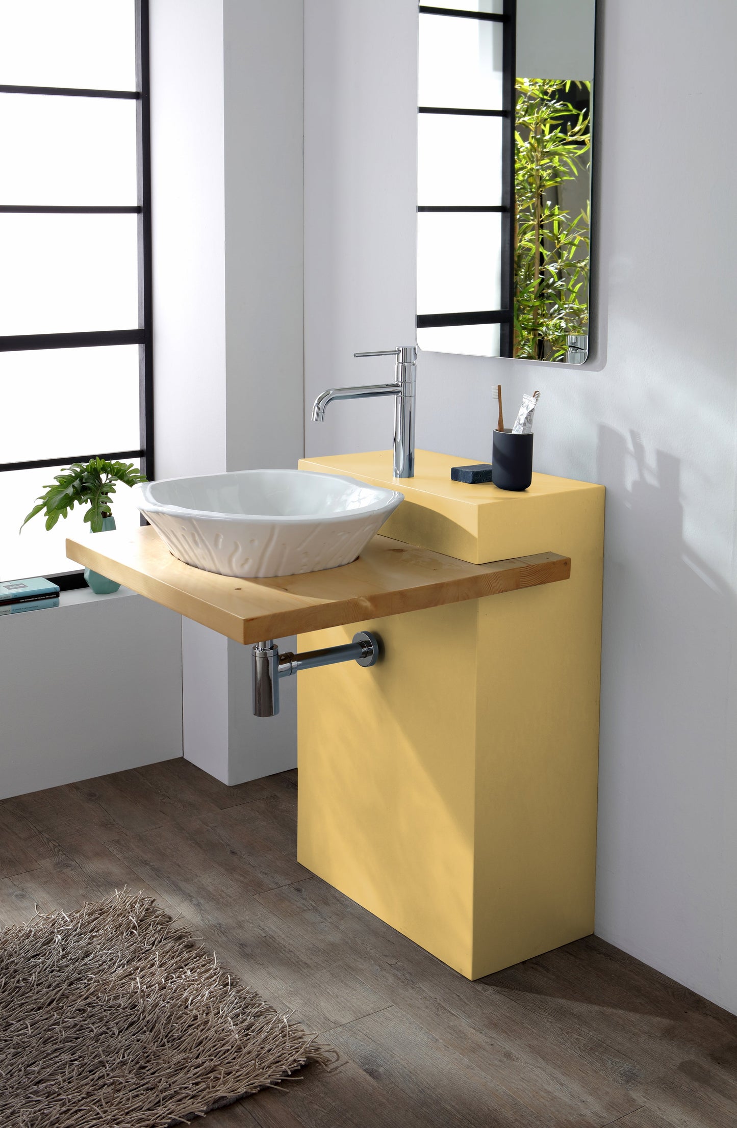 HOLZSCHRANK MIT TRIPPBAREM ABLAGE