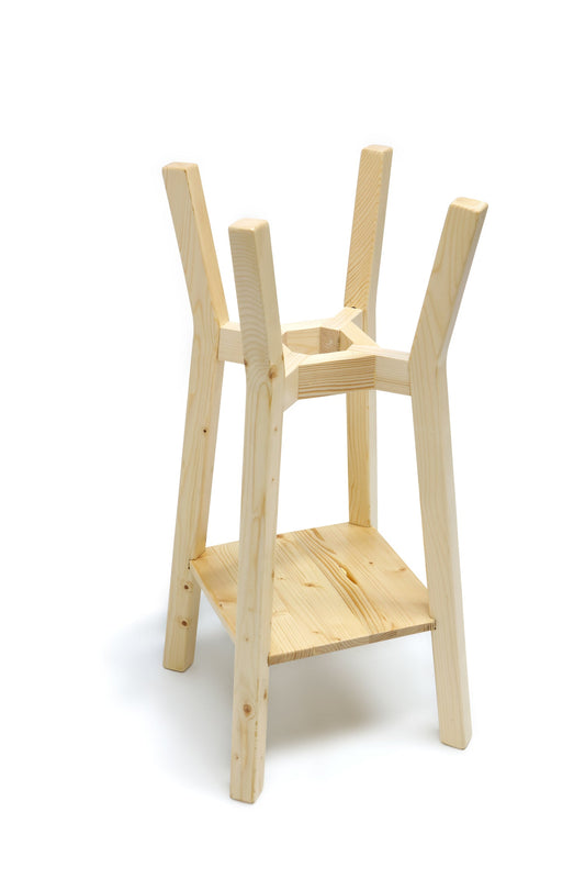 HOHE GEHÄUSEKONSTRUKTION AUS BACILE-HOLZ