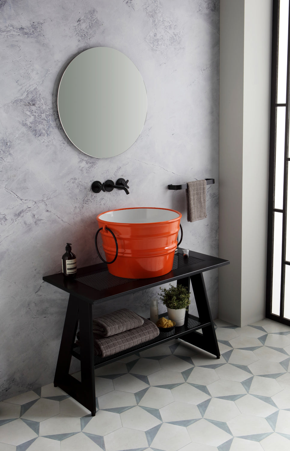 METALL-BODENSTÄNDER