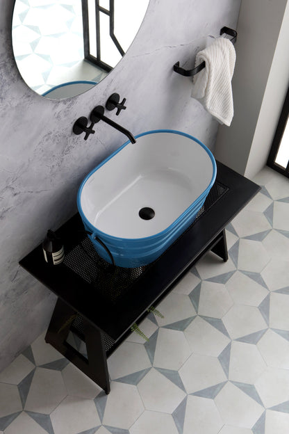 CYANNISCHE BAUMWOLLE AUF SCHWARZER STAFFEL