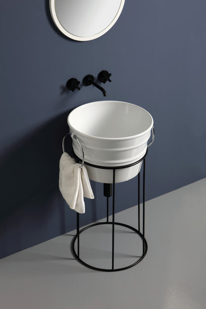 HOHE BODENKONSTRUKTION AUS METALLBAILE