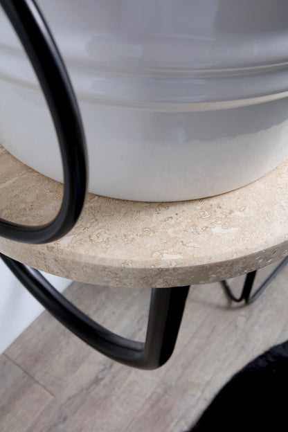 Metallrahmen mit Spiegel und Marmorablage