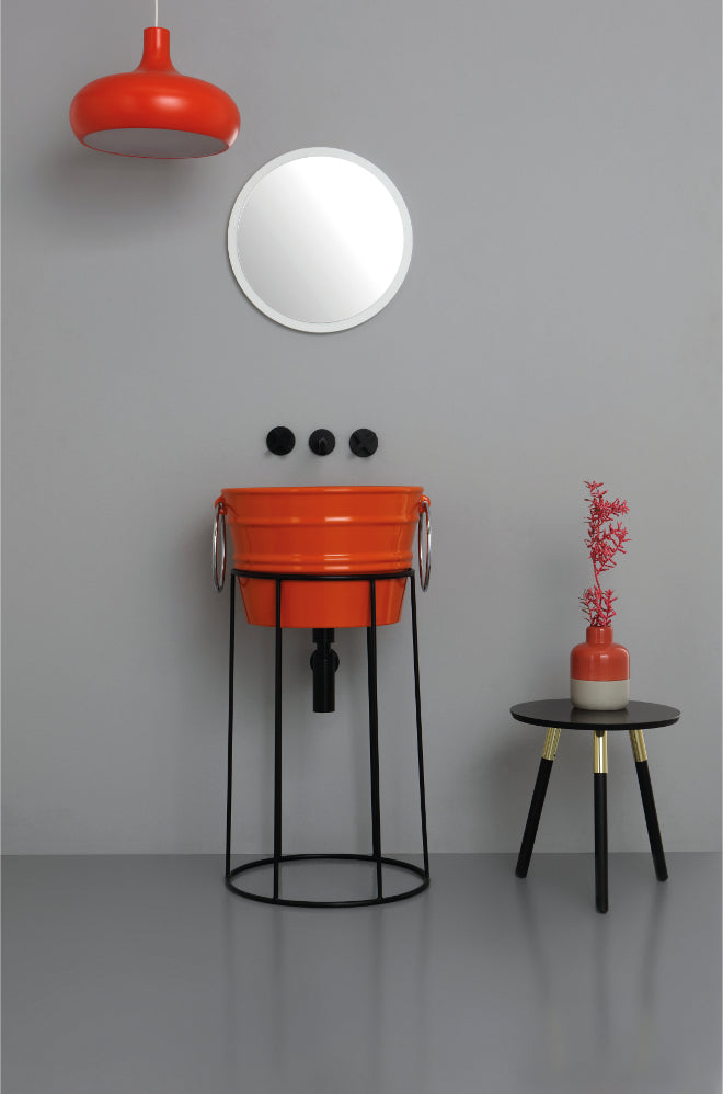 HOHE BODENKONSTRUKTION AUS METALLBAILE