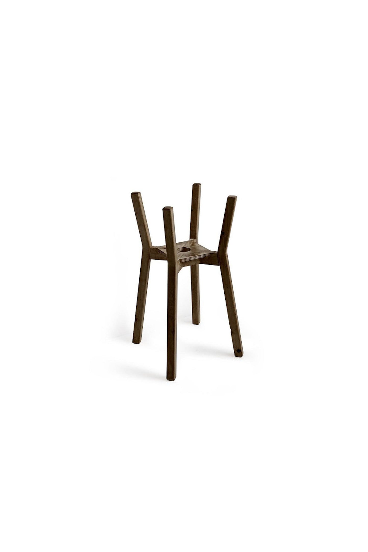 HOHE BODENKONSTRUKTION IM HOLZWÜRFELBECKEN