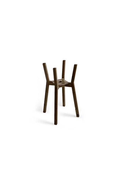 HOHE BODENKONSTRUKTION IM HOLZWÜRFELBECKEN