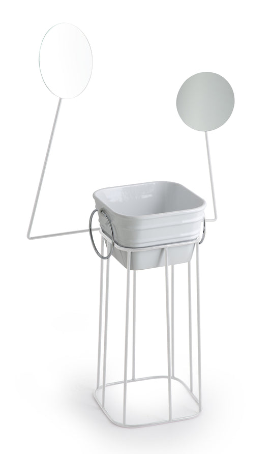 Metallkonstruktion mit Mannequin-Spiegeln