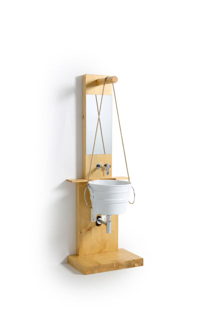 HOLZBODENKONSTRUKTION MIT SPIEGELSCHACHT BACILE