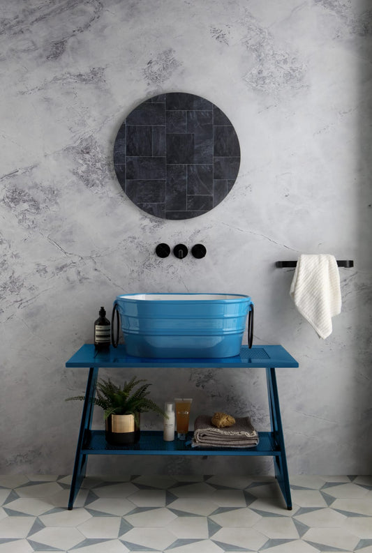 CYANNIGE BAUMKOMPOSITION AUF CYANNIGER STAFFELE